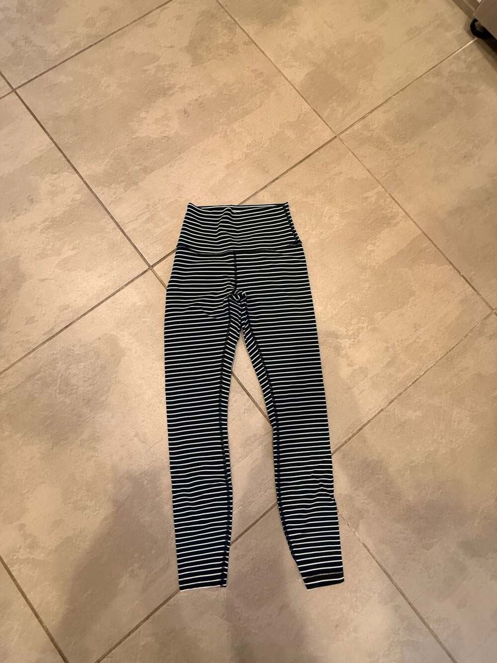 Lululemon Wunder Under High-Rise Tight 28" Parallel Stripe Black White Size 4